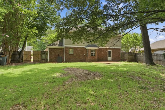 8074 S REGIS PL, Memphis, TN 38018