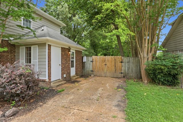 8074 S REGIS PL, Memphis, TN 38018