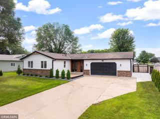 2556 Onyx Drive, Shakopee, MN 55379