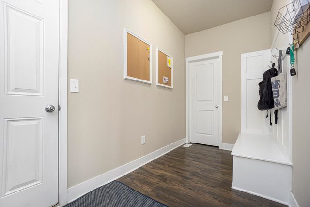 7656 Canyon Drive, Kalamazoo, MI 49009