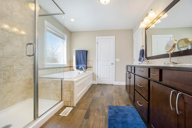 7656 Canyon Drive, Kalamazoo, MI 49009