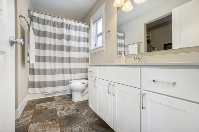 7656 Canyon Drive, Kalamazoo, MI 49009