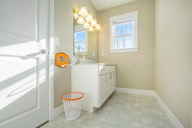 7656 Canyon Drive, Kalamazoo, MI 49009