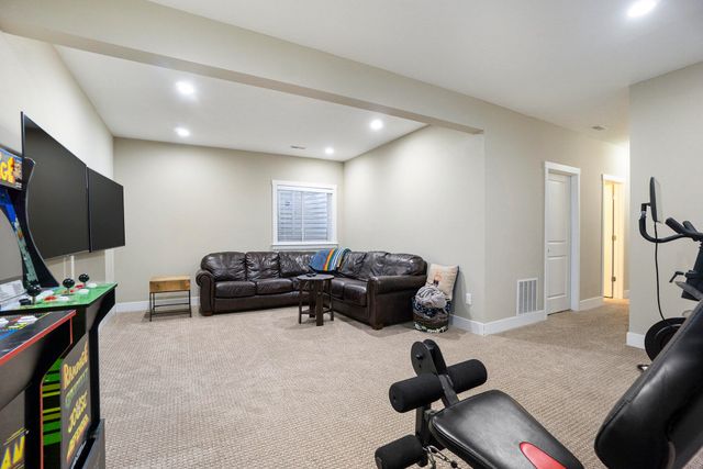 7656 Canyon Drive, Kalamazoo, MI 49009