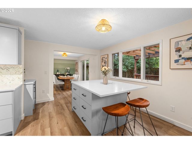 4264 HARVEY Way, Lake Oswego, OR 97035