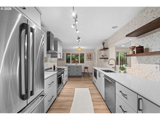 4264 HARVEY Way, Lake Oswego, OR 97035