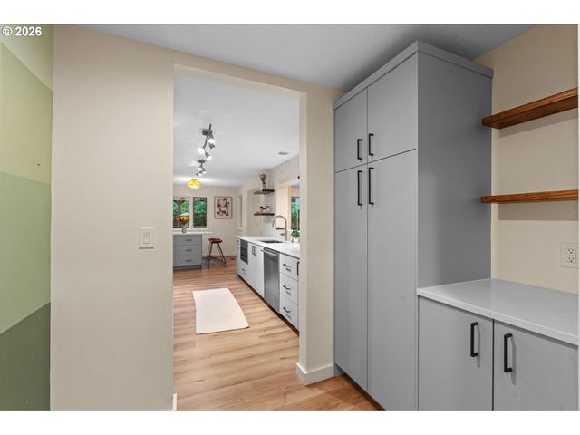 4264 HARVEY Way, Lake Oswego, OR 97035
