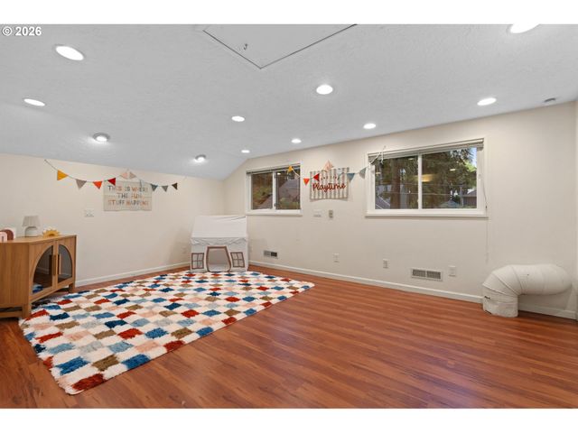 4264 HARVEY Way, Lake Oswego, OR 97035