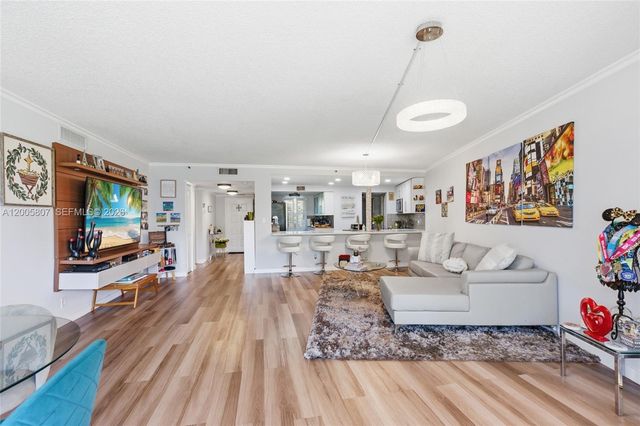 625 Oaks Drive 304, Pompano Beach, FL 33069