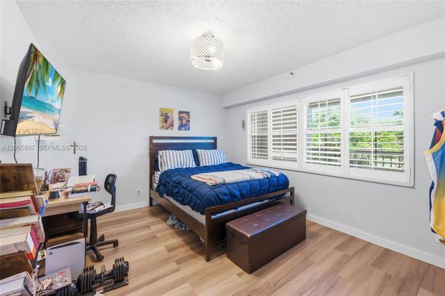 625 Oaks Drive 304, Pompano Beach, FL 33069