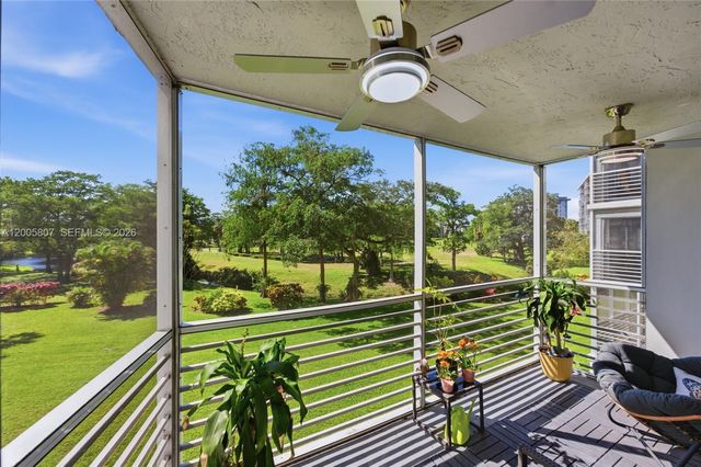 625 Oaks Drive 304, Pompano Beach, FL 33069