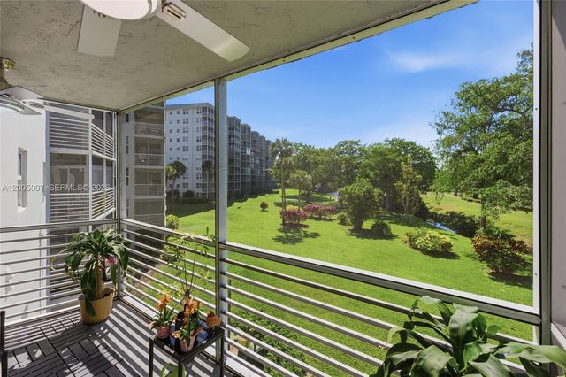 625 Oaks Drive 304, Pompano Beach, FL 33069