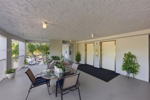 625 Oaks Drive 304, Pompano Beach, FL 33069