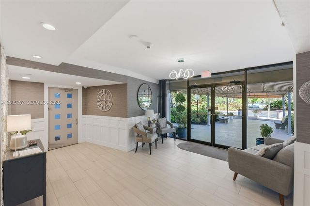 625 Oaks Drive 304, Pompano Beach, FL 33069