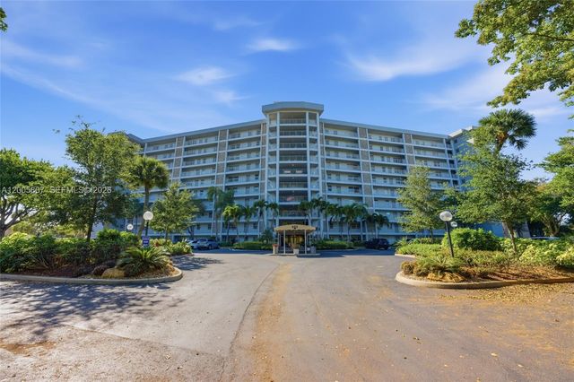 625 Oaks Drive 304, Pompano Beach, FL 33069