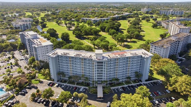 625 Oaks Drive 304, Pompano Beach, FL 33069