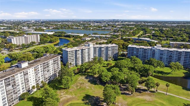 625 Oaks Drive 304, Pompano Beach, FL 33069