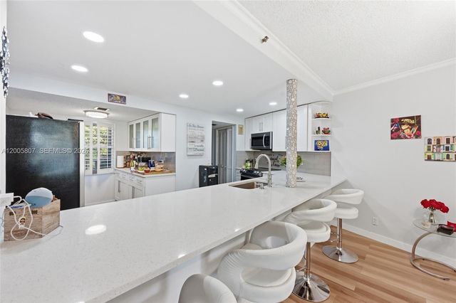 625 Oaks Drive 304, Pompano Beach, FL 33069