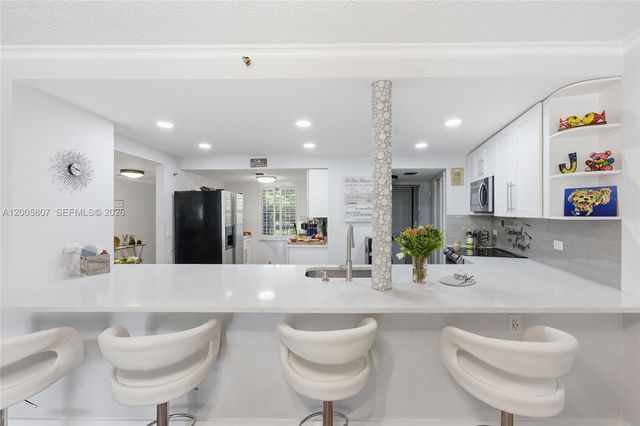 625 Oaks Drive 304, Pompano Beach, FL 33069