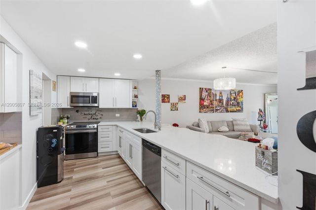 625 Oaks Drive 304, Pompano Beach, FL 33069