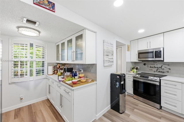 625 Oaks Drive 304, Pompano Beach, FL 33069
