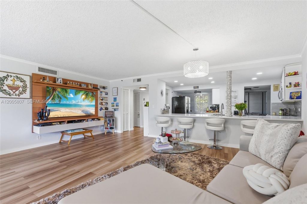 625 Oaks Drive 304, Pompano Beach, FL 33069