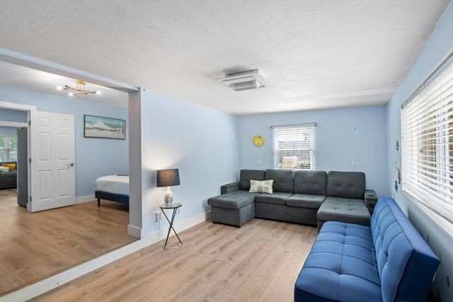 702 W Bloxham Street, Lantana, FL 33462