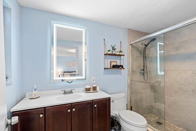 702 W Bloxham Street, Lantana, FL 33462