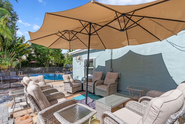 702 W Bloxham Street, Lantana, FL 33462