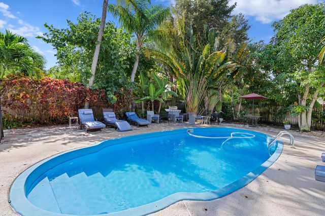 702 W Bloxham Street, Lantana, FL 33462
