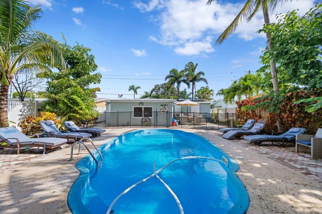 702 W Bloxham Street, Lantana, FL 33462