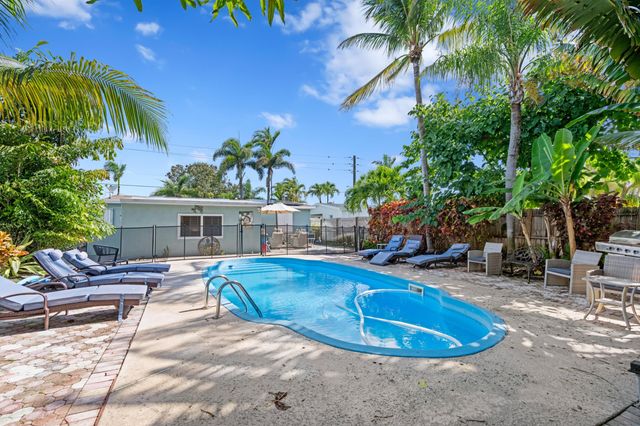702 W Bloxham Street, Lantana, FL 33462