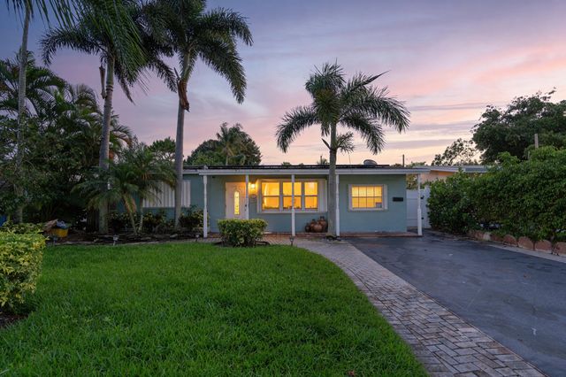 702 W Bloxham Street, Lantana, FL 33462