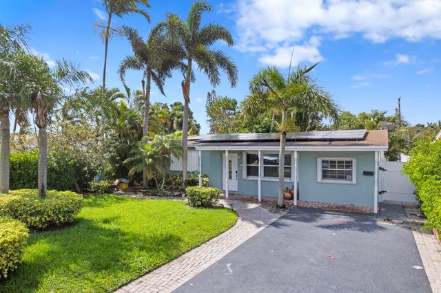 702 W Bloxham Street, Lantana, FL 33462