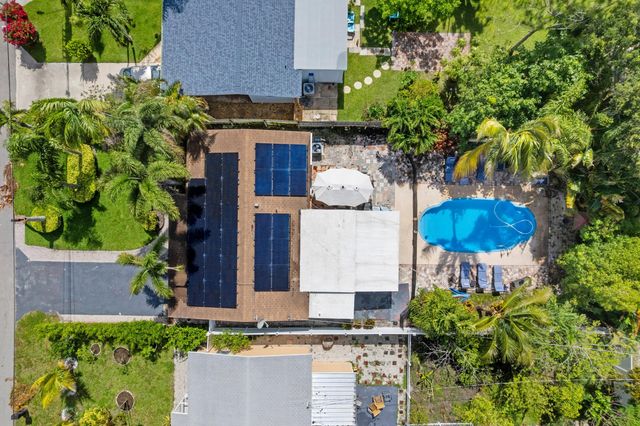702 W Bloxham Street, Lantana, FL 33462