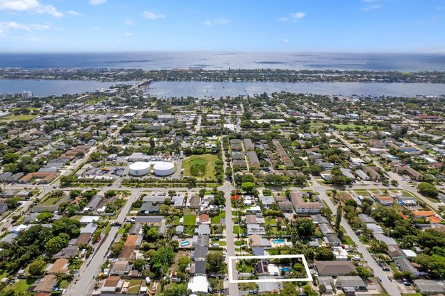 702 W Bloxham Street, Lantana, FL 33462