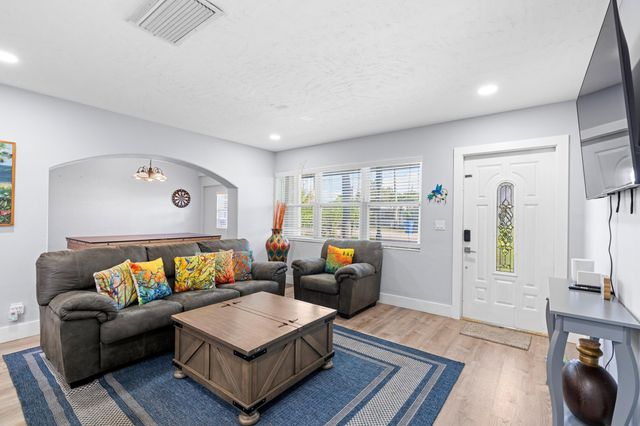 702 W Bloxham Street, Lantana, FL 33462