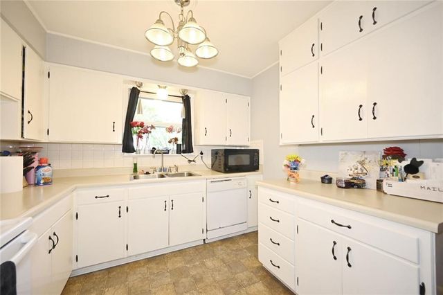 5437 N Askew Avenue, Kansas City, MO 64119