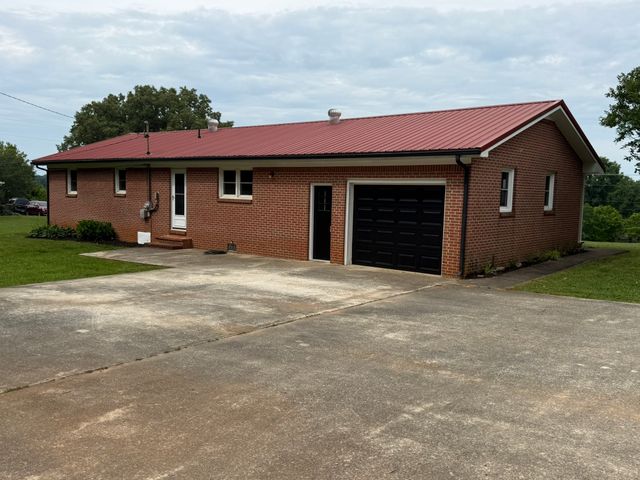 3750 Yager Rd, Mcminnville, TN 37110
