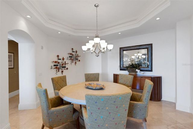 464 GOLDEN GATE POINT 403, Sarasota, FL 34236