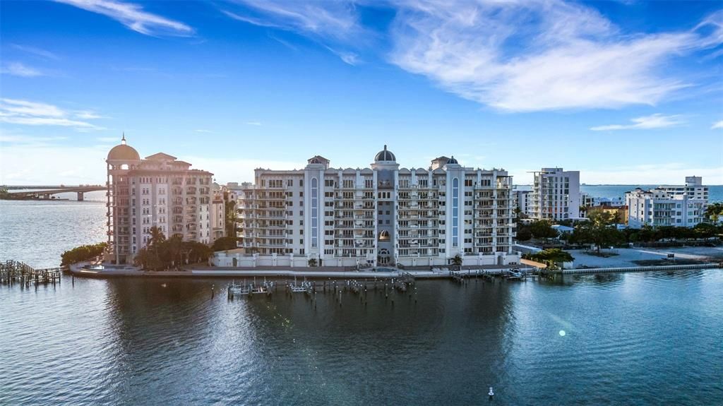 464 GOLDEN GATE POINT 403, Sarasota, FL 34236