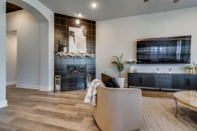 512 Country Meadows Boulevard, Waxahachie, TX 75165