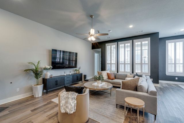 512 Country Meadows Boulevard, Waxahachie, TX 75165