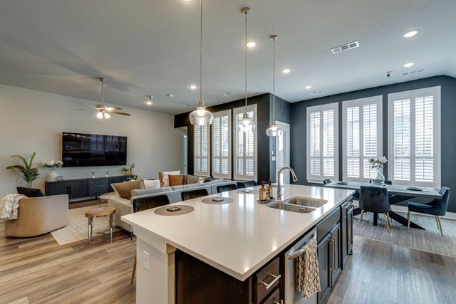 512 Country Meadows Boulevard, Waxahachie, TX 75165