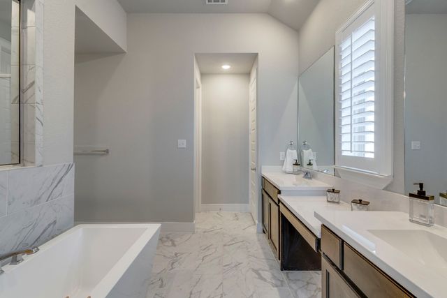 512 Country Meadows Boulevard, Waxahachie, TX 75165