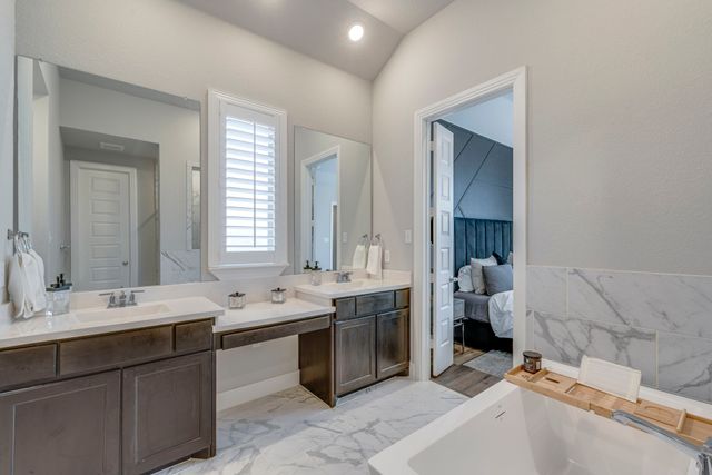 512 Country Meadows Boulevard, Waxahachie, TX 75165