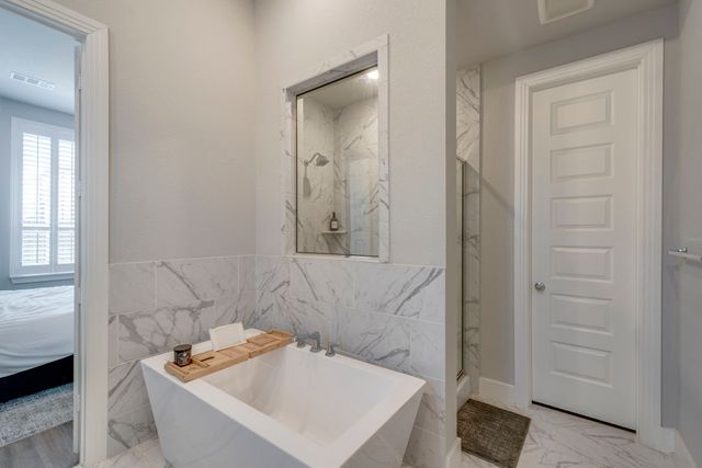 512 Country Meadows Boulevard, Waxahachie, TX 75165