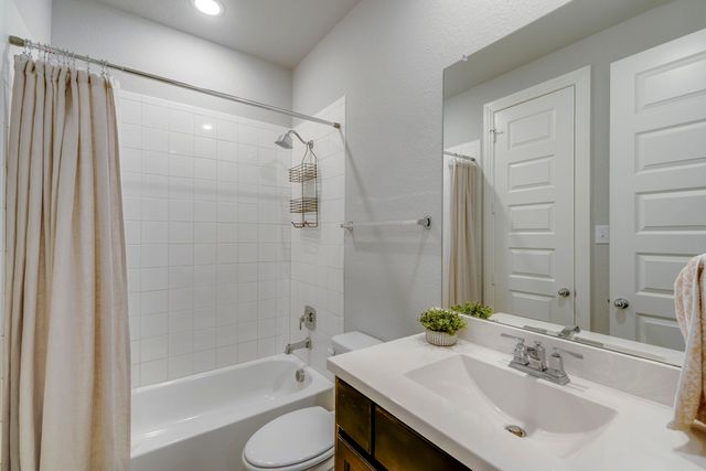 512 Country Meadows Boulevard, Waxahachie, TX 75165