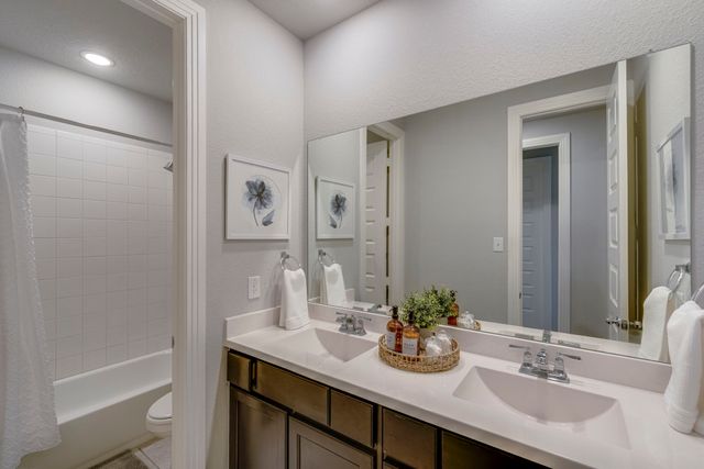 512 Country Meadows Boulevard, Waxahachie, TX 75165