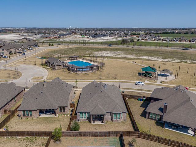 512 Country Meadows Boulevard, Waxahachie, TX 75165